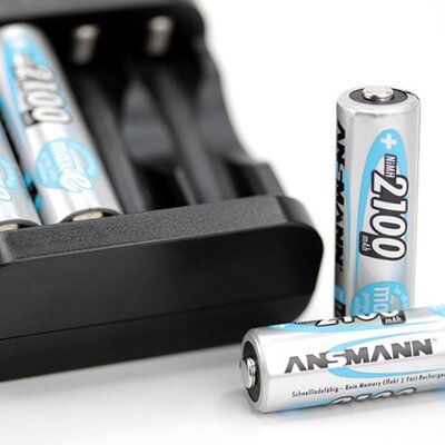 Option: 4-Pk NiMH AA battery + charger